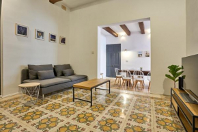 Classic 3BR 10 min from beach